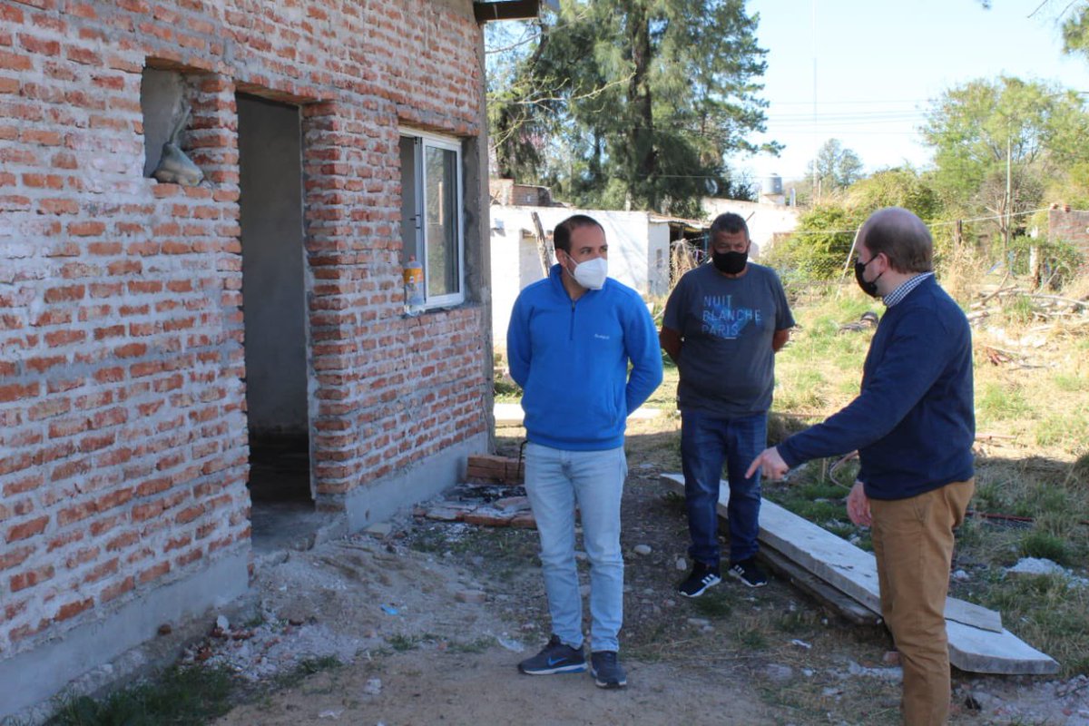 🏫De recorrida por las obras del nuevo Registro Civil de Colonia Elisa, junto al @MinisterioGobCh Juan Manuel Chapo. Esto implica un beneficio porque significa una mayor accesibilidad para las y los ciudadanos. #ColoniaElisaCrece 👥