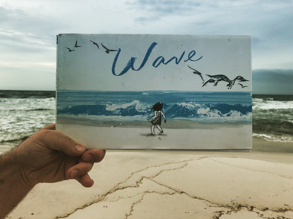 RabbitHoleKC's tweet photo. Happy #BeachFace Friday?
As summer comes to a close we hope you found some time to relax and play. π
π: Wave by Suzy Lee (@chroniclekidsbooks)
#beachrestingface #bookface #bookfacefriday #bookscape https://t.co/0KPvINkFCf