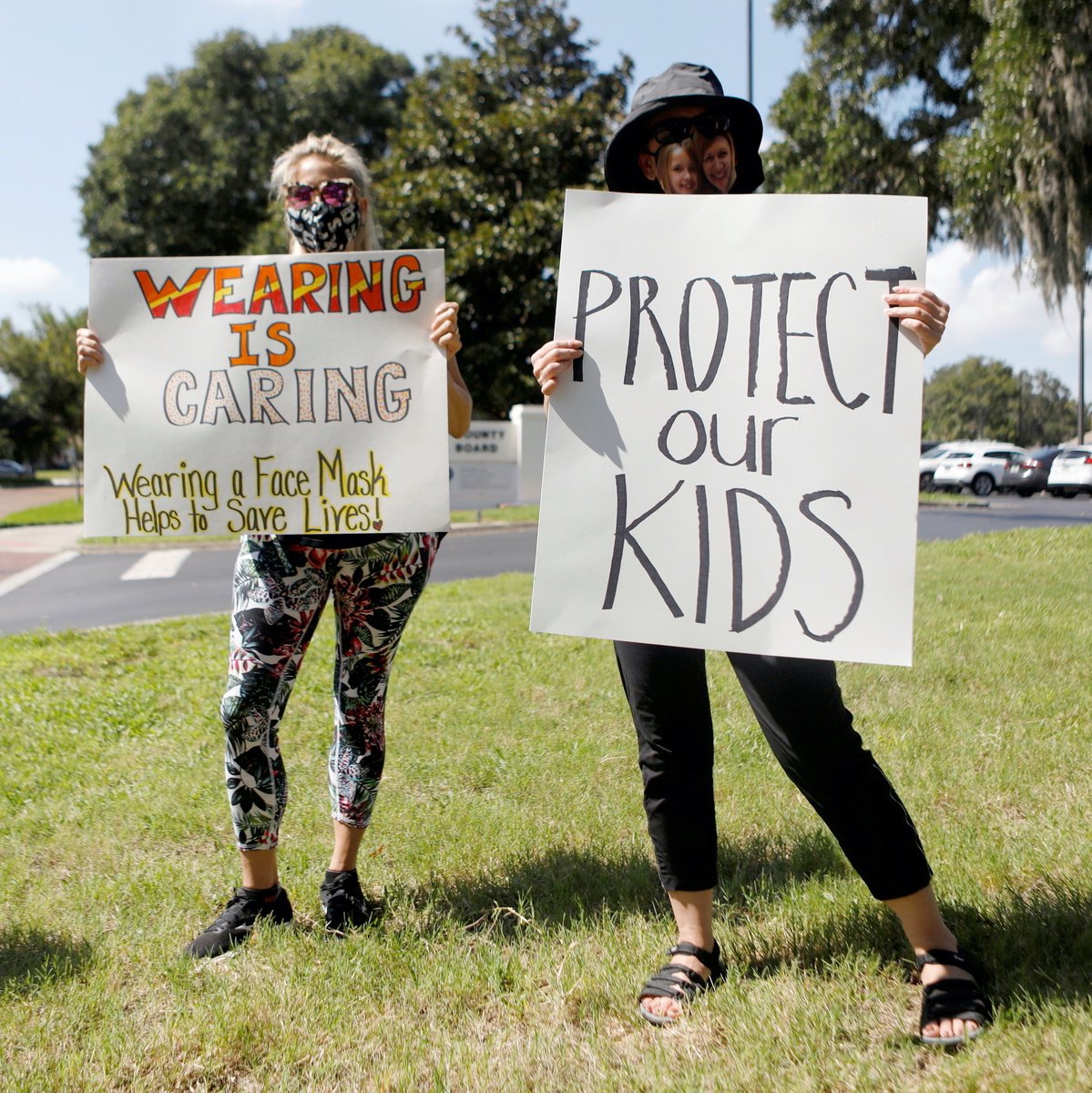 ajplus's tweet photo. BREAKING: Florida school districts can impose mask requirements, after a judge ruled Gov. DeSantis exceeded his authority in banning them.

At least 10 school districts in the state had already been defying the order. https://t.co/HINU97sTb3