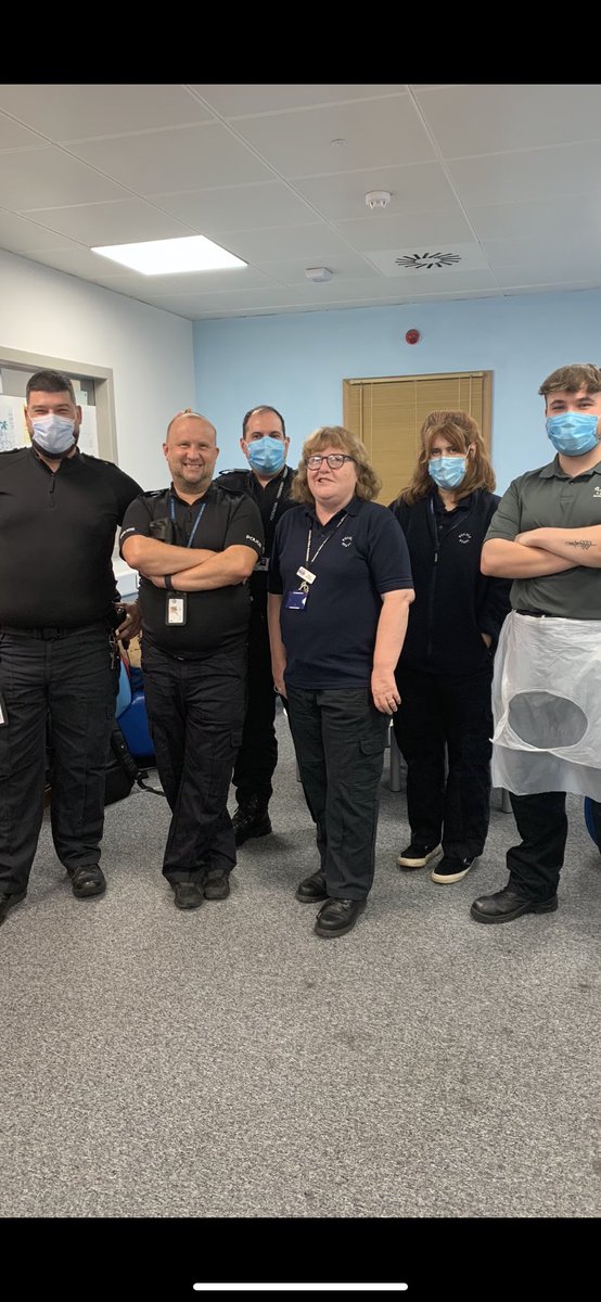 JulesMead203's tweet image. Wishing PS Justin Dorman a happy retirement on today his last shift with ⁦@NorthantsPolice⁩! Well done Justin time to stand down! 👍👏👏👏👏👏#30yearsofservice ⁦@ACCBlatchly⁩ ⁦@NorthantsChief⁩