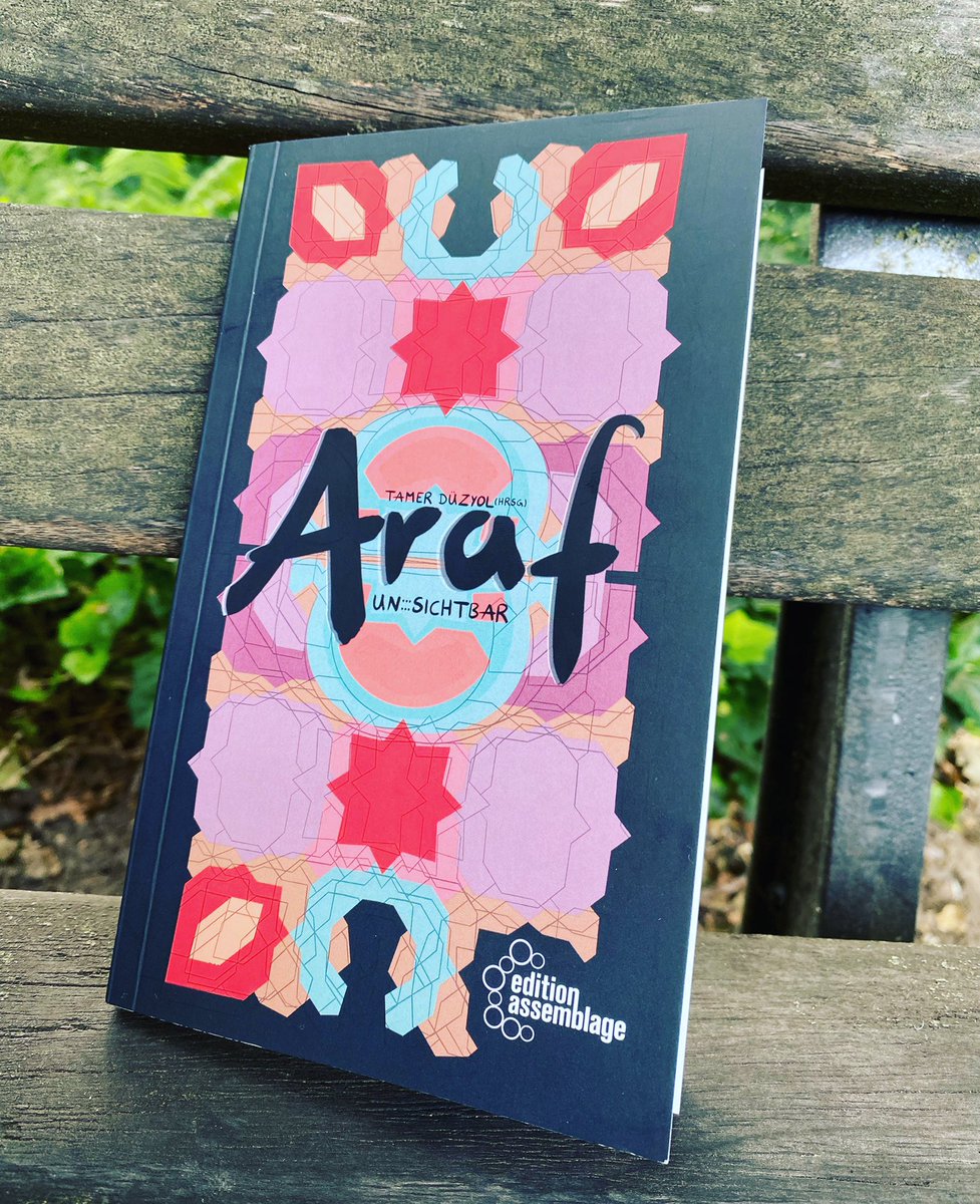 #Queer und muslimisch geht nicht? Geht doch! Das zeigen 15 Beitragende in mehrheitlich Gedichten, in „Araf-Un:::Sichtbar“. Das Buch schafft #Sichtbarkeit und ist ein Schutzraum-to-go.
Veröffentlicht bei der <a href="/assemblage_news/">edition assemblage</a> #LGBTIQ #lyrik #literatur #writeandfight #visibility