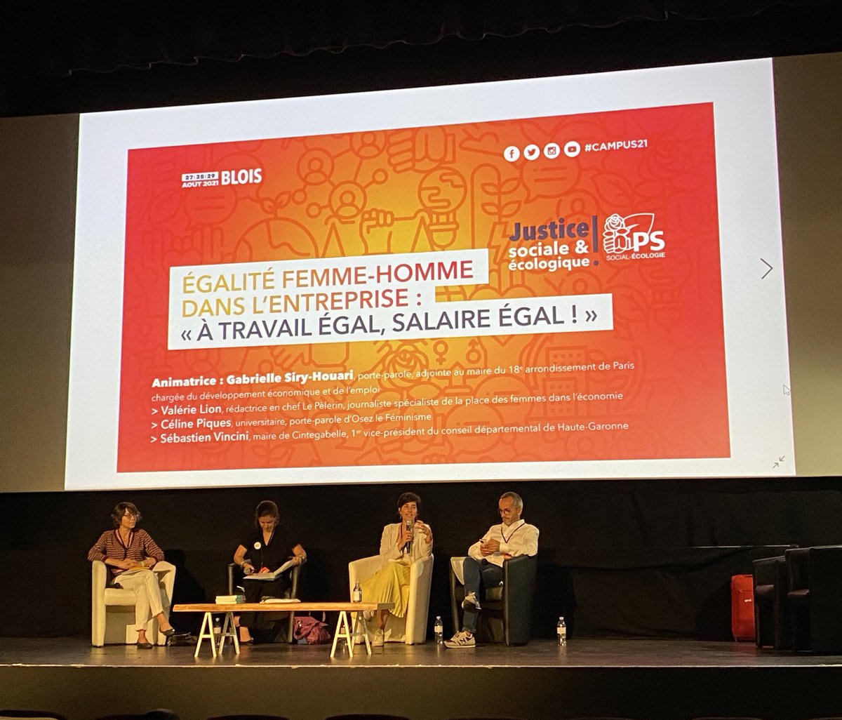 MCFarcy's tweet photo. 🌹Présente à @villedeblois pour l’université d’été du @partisocialiste. 
C’est parti pour la table ronde sur « L’égalité femme homme dans l’entreprise » avec @valerielion @CelinePiques @GabrielleSiry et @SebVincini
#égalité #tempspartiel #salaire #placedesfemmes #femmes https://t.co/D2UPJOwJW8