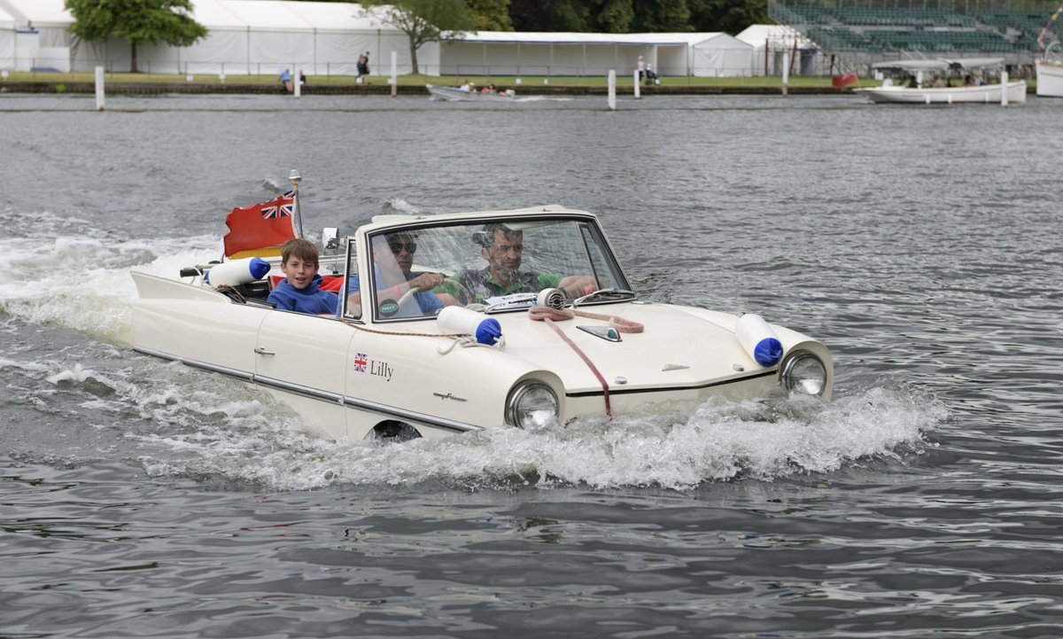 The Thames Traditional Boat Festival #Henley is on this weekend including Monday.  See tomorrow's programme includes Amphibians, Military craft and illuminated parades in the evening tradboatfestival.com/copy-of-event-…