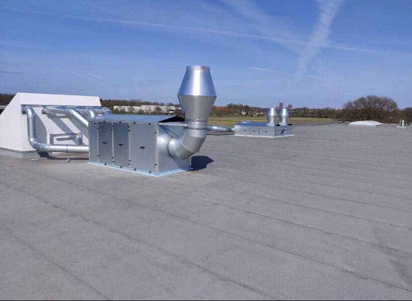 Hebben uw buren last van #geuroverlast? Technofil produceert geurfilterunits in eigen beheer voor alle luchthoeveelheden. Naast de productie van deze units, plaatsen wij ze ook. Door deze combinatie weten wij exact hoe de situatie in elkaar steekt en kan de montage vlot verlopen!