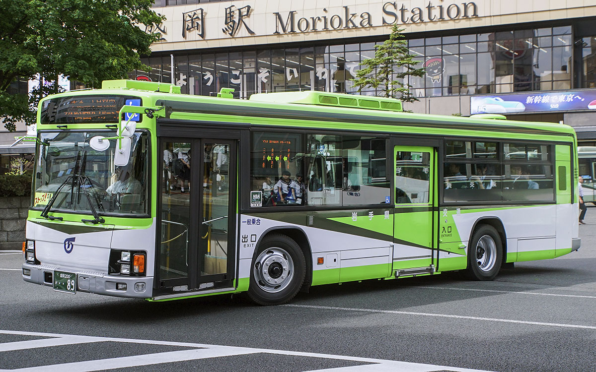 国際興業バスと岩手県交通バス似すぎィ!!って思ってたんだけど似てる 国際興業バスと岩手県交通バス似すぎィ!!って思ってたんだけど似てる