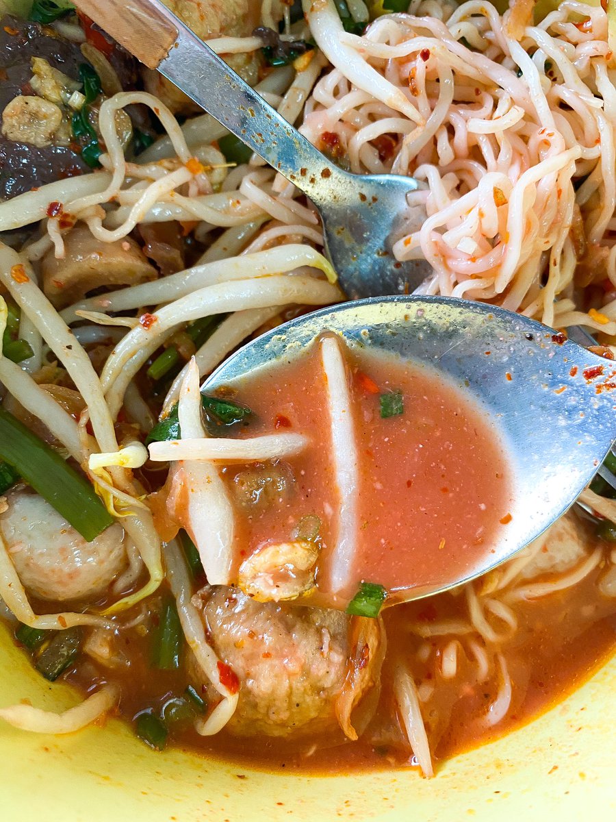 lisabubblegummy's tweet photo. ชอบกินก๋วยเตี๋ยวมากๆๆๆ ยิ่งก๋วยเตี๋ยวเครื่องแน่นๆนี้ถูกใจมากกก เจอร้านนี้ นักล่าก๋วยเตี๋ยว สุขุมวิท 64 ให้เครื่องแน่น กินสะใจมากก กระเทียมเจียวหอมมั่กๆ ใครอยู่แถวสุขุมวิทลองสั่งมาทานดูน้า จุใจมากๆๆ สั่งได้ที่ Grab,Lineman,Foodpanda ได้เลยคับ #สั่งจากไหนก็ไม่สําคัญ #อร่อยบอกต่อ https://t.co/WQNtmdAXUp