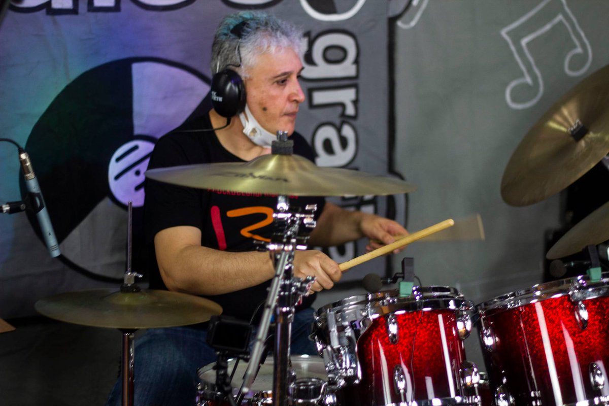 Co2Londrina's tweet photo. Gravando a bateria para o #SurfaceDiscografia @LadoRockKG @CoalizaoAutoral #3EM1Estudio https://t.co/pGEqy1wiOs