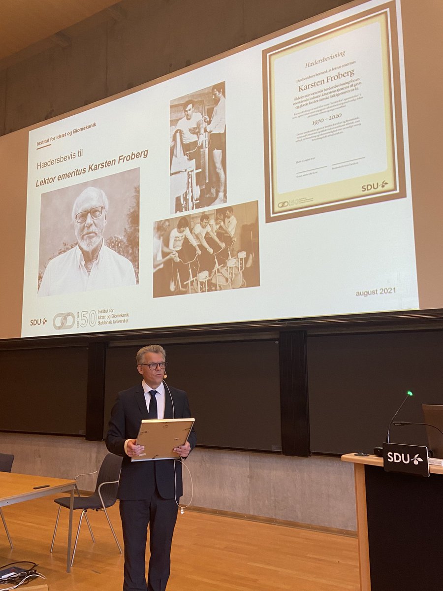 SDUIOB's tweet photo. Særlig hædersbevis blev overrakt til lektor emeritus Karsten Froberg for hans enestående indsats ved instituttet gennem nu 51 år. @SUND_SDU @SyddanskUni #iob50 #froberg51 https://t.co/9eawy3r4Tr