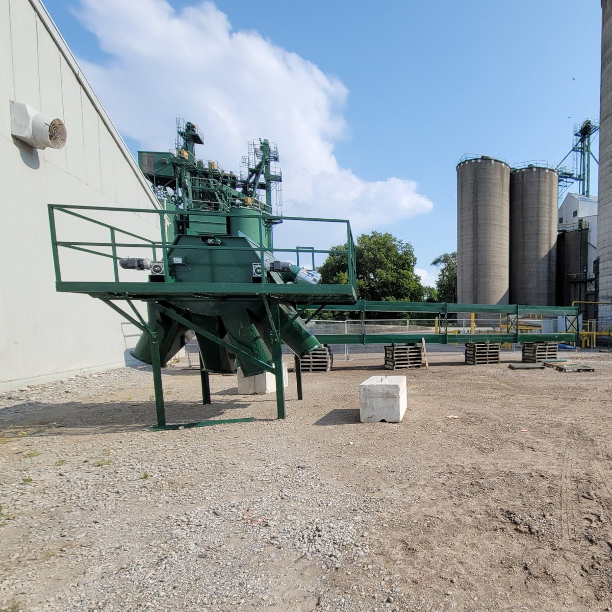 Another big investment at our Kent Bridge facility. This pit will have more than triple its previous unloading capacity. Our growers can expect quicker turn around times for both corn and soybeans this fall. This is just the start, more improvements to come! #Ontag 🏗️🚧👷