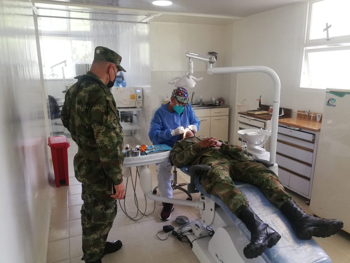 Ingenieros_EJC's tweet photo. En Bello #Antioquia soldados de @COL_EJERCITO son beneficiados con una jornada de fortalecimiento institucional donde recibieron atención médica, odontológica y de peluquería; presentación de grupo musical y entrega de refrigerio.

#PatriaHonorLealtad https://t.co/Sh99UOIZ1N