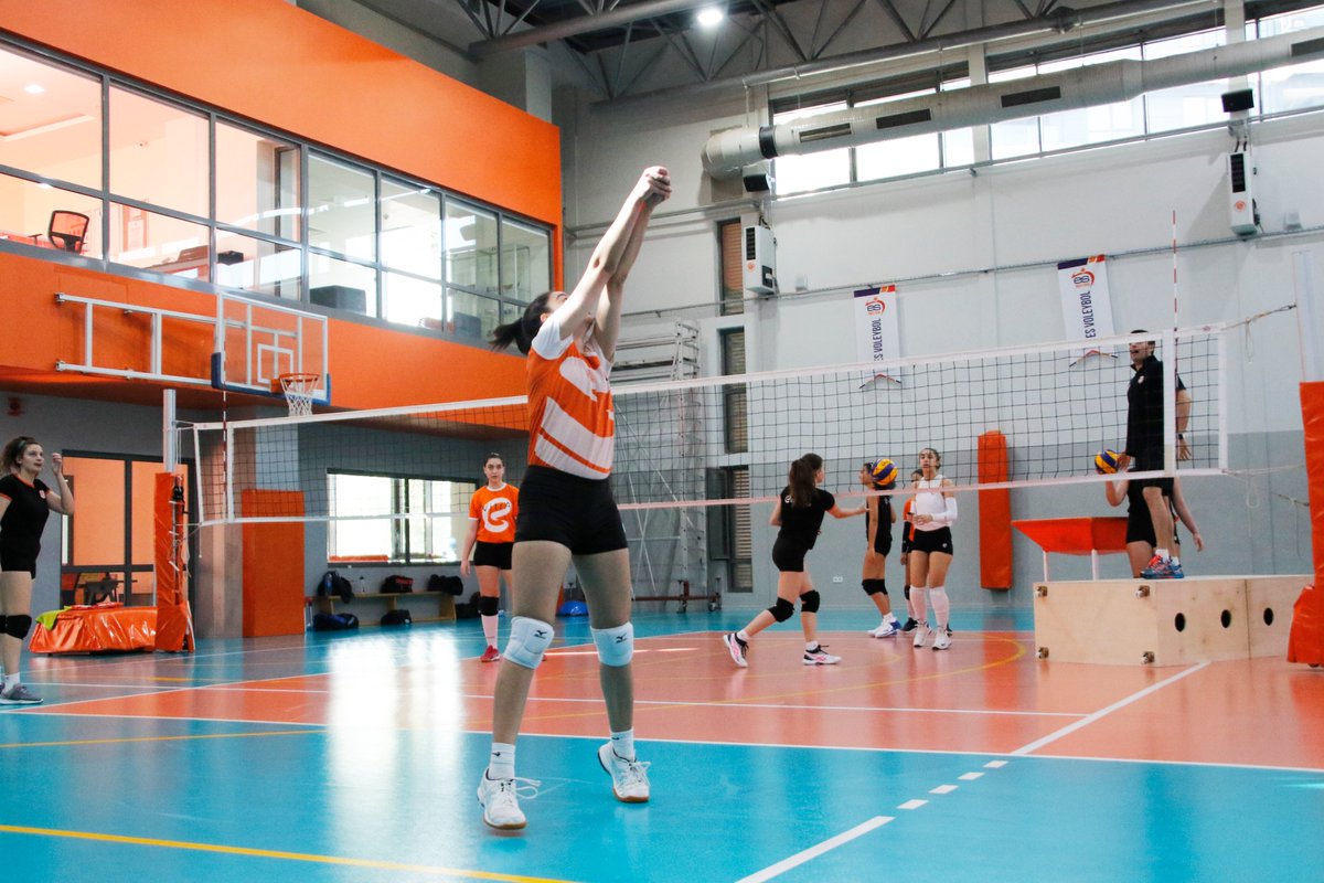 Eczacıbaşı 2021 - 2022 sezonu için takım seçmelerimiz devam ediyor! Takımlarımızda yer almak için bize ulaşın 🙌

Detaylı bilgi ve başvuru için:
🌐 gelecegesmac.com
📞 0 (555) 654 61 83

#EczacıbaşıDynavit #GeleceğeSmaç #GeleceğeSmaçVuruyoruz #VoleybolTakımSeçmeleri