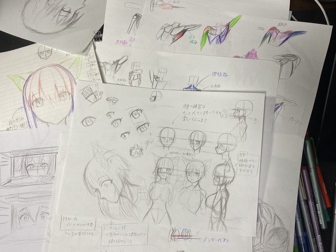 ここ1ヶ月くらいコツコツとアナログで練習してます_(:3 」∠)_
筋肉とか顔や身体のバランスとか研究したり....
(多分コピー用紙250枚近く無くなった 