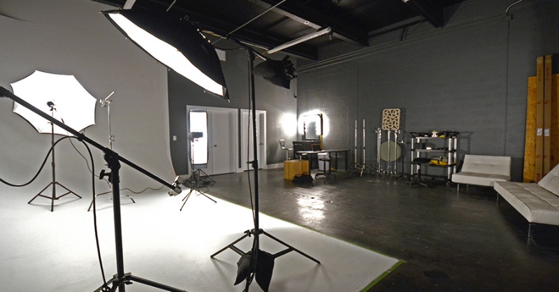MiamiPhotoInst's tweet image. MIP Photo Studio Renting

Renting a studio can provide you with the tools needed to deliver professional results on an amateur budget.

In MIP you'll have the perfect production studio for your next project.

Book your session today!

bit.ly/MIP_Studio_Rent

#photostudiorental