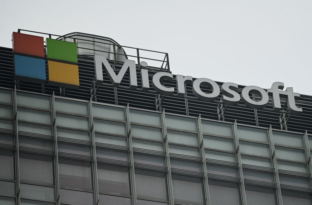 Microsoft Azure vulnerability exposed thousands of cloud databases

cyberscoop.com/microsoft-azur… by <a href="/TonyaJoRiley/">Tonya Riley</a>