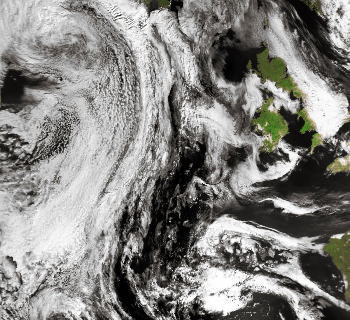 Interesting cloud patterns over the Atlantic ocean from the subsequent pass of Metop-B: