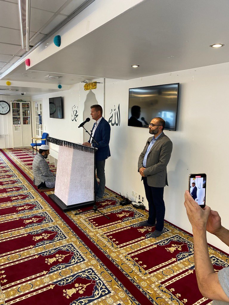 I Kbh NV besøger Minhaj moské og Imam Ali moské, begge steder talte jeg til menighed efter fredagsbøn, fortalte om vacciner, besvarede spørgsmål og vaccinerede. Tak til lægekolleger Urfan og Mohamnad for at formidle kontakt og være med #sundpol #SundhedForAlle #vaccinerVirker