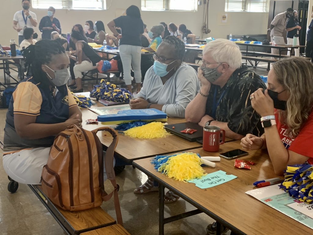 lksryan's tweet photo. Rebound 22 is Lamont’s theme for this year! School is open! Teachers are back! First day at Lamont ES! Principal McClain and AP Shields are setting the stage. @LionsofLamont @mstataria16 @Title1_PGCPS https://t.co/msdFA5RqKo