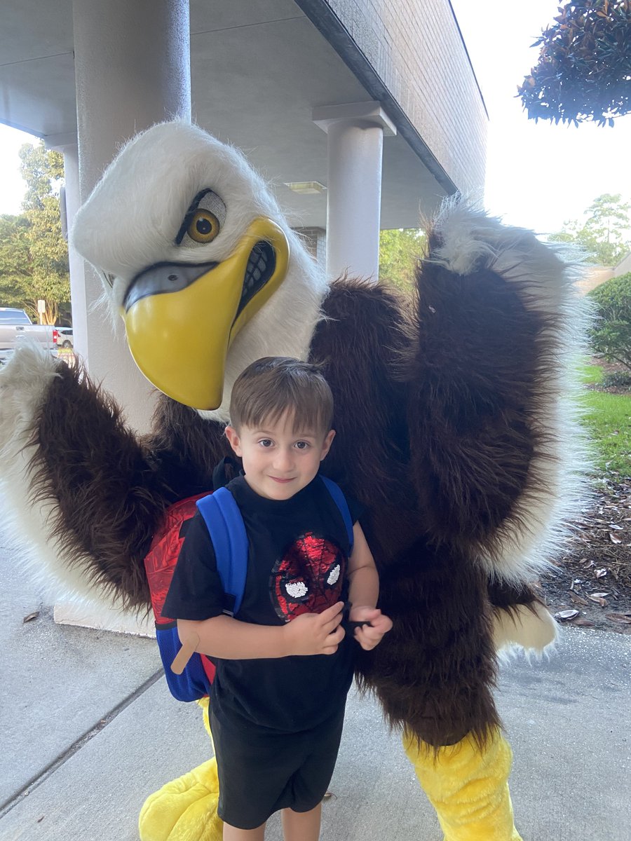 Charlie AND Elmer?! Starting off our Friday RIGHT!!! #HipHipHoorayPK #EGEhero