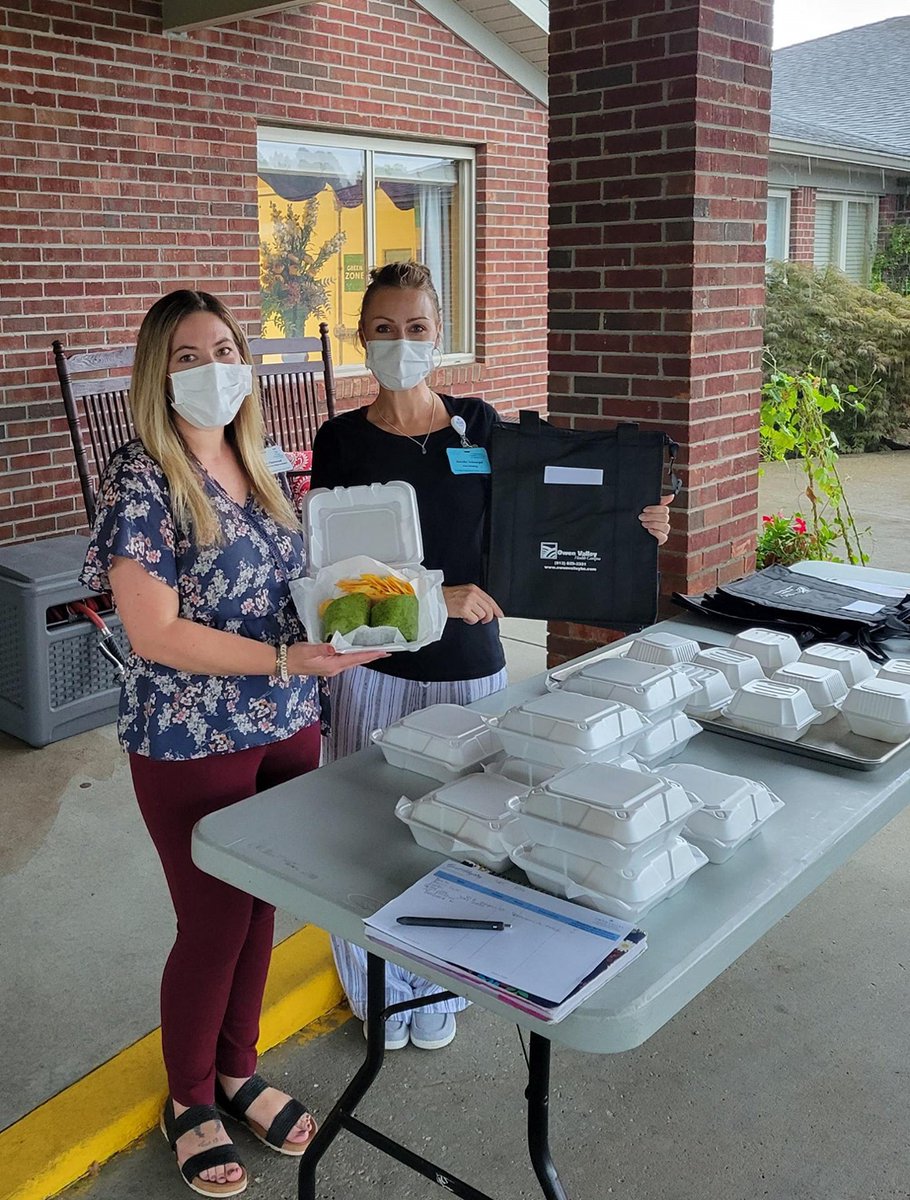 OwenValleyHC's tweet photo. Rain or shine we still love seeing our Senior Executive Club members! We hosted a drive thru lunch and shared information about our outpatient therapy services! https://t.co/jfCT2mlS3Z
