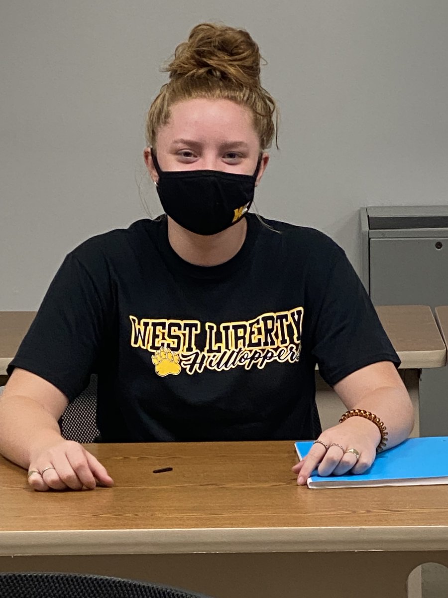 WLUBusiness's tweet photo. Black n Gold Fridays in the WCOB!  Topper Pride!  #BlacknGoldFridays #WCOB #WLU https://t.co/1xQpGnUP6P
