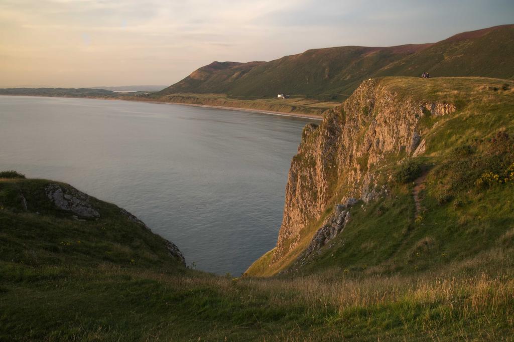 DCE_Photography's tweet photo. Rhossili Sunset 
@kelseyredmore @Ruth_ITV https://t.co/3BGV4ChsnO