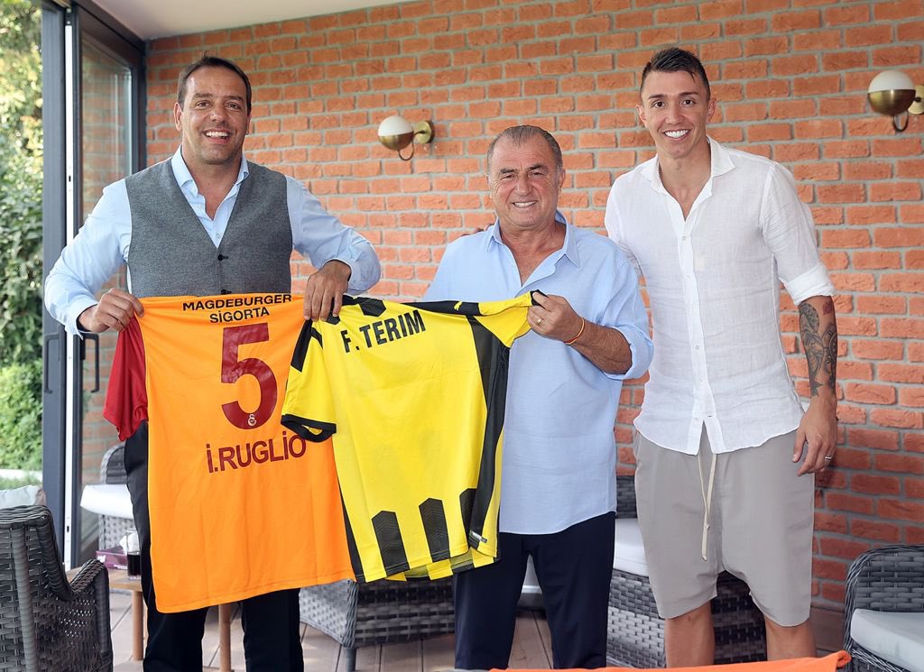 1_Muslera_25 tweet picture