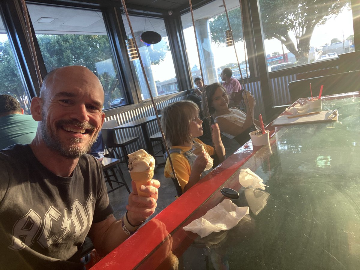 fiftypointfive's tweet image. 8/27 was my original sobriety date 36 yrs ago…I was 17 and still had a little time left to do after I got out of my second stint in treatment.

Today I’m a few months away from 4 years, still love AC/DC but especially these 2 precious souls. 🥰 
#RecoveryPosse #odaat #soberlife