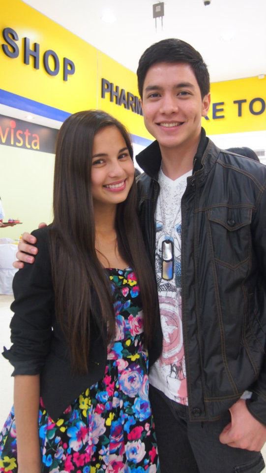 Sharing some of Alden’s messages in the GMA Entertainment Viber community!

Nagmeet na daw si Lia matagal na hehe!
And Alden shared their photo!

<a href="/aldenrichards02/">Alden Richards</a> <a href="/GMADrama/">GMA Drama</a> 
#TWBUProposal
ALDENxTWBU WhatFutureHolds