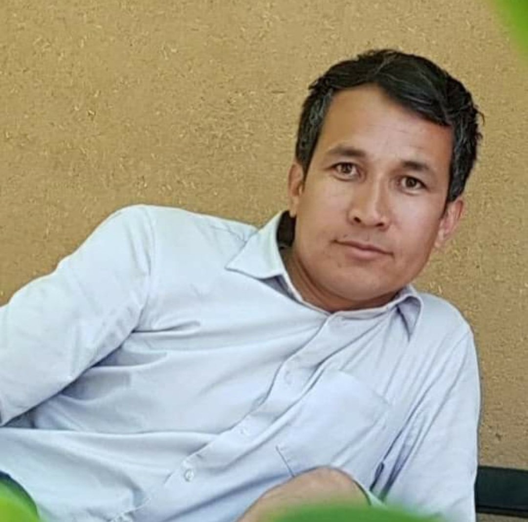 Had tight his backpack. Was ready to be evacuated from #kabulairport. Few days ago he sold his books by 50 afgs=0.70 $. Yesterday, he was killed in ISIS-K attack near the kabul airport. RIP my friend, you was deserved to have a lucky life. I am deeply sad, broken heart 💔