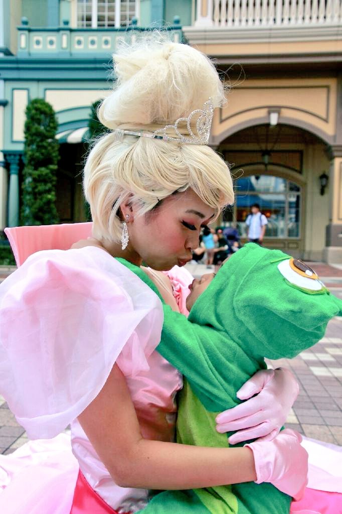 プリンセスと魔法のキス ナヴィーン 王子 Dハロ 仮装 コスプレ Meg on X: 