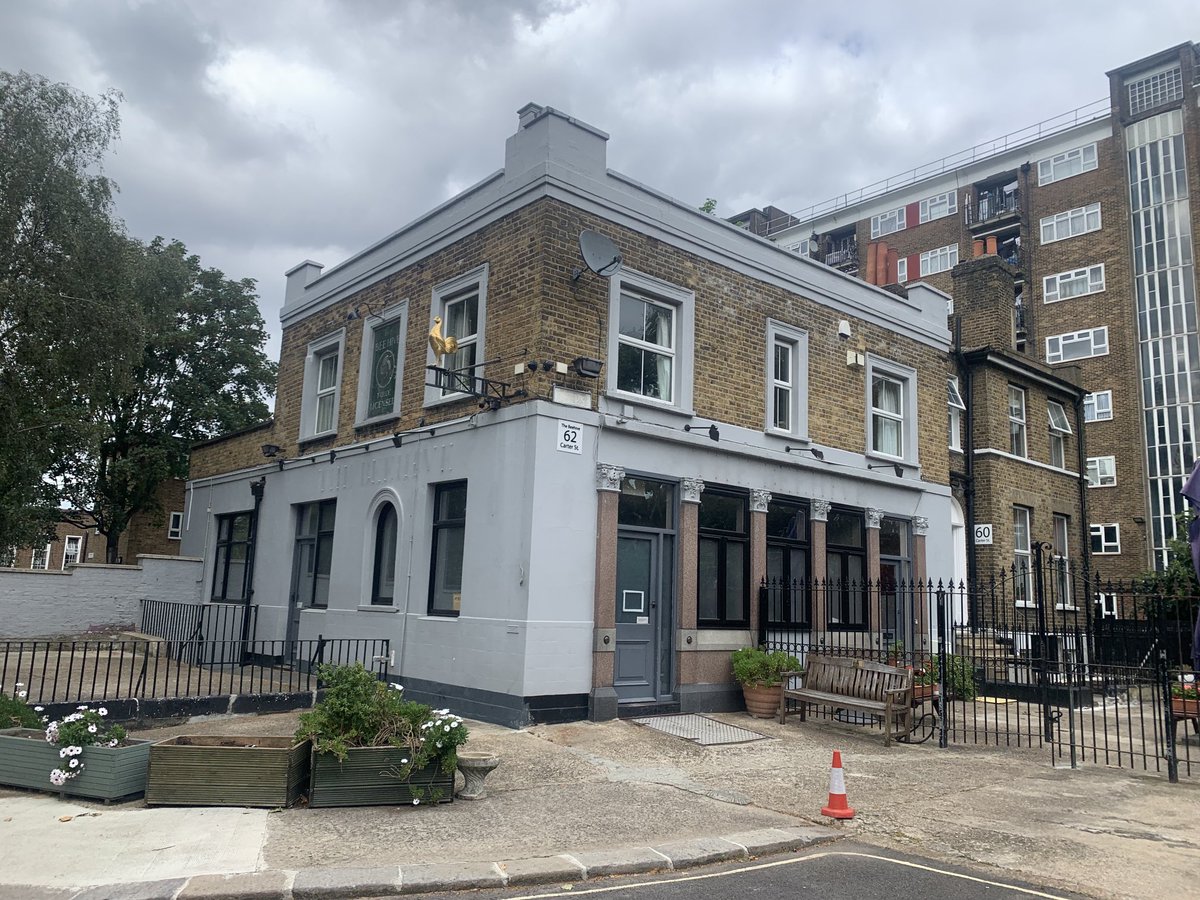 #thebeehivepub walworth had its signs removed - but locals want their pub back… ⁦@WalworthSociety⁩ ⁦@se1⁩ ⁦@coyleneil⁩