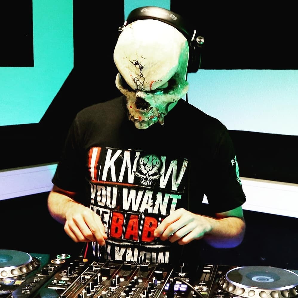 RIGESHOP's tweet image. Yesterday F.Noize at @hardcoreradio 🇮🇹 Check out his merchandise in our shop. 

@fnoize #fnoize #rigeshop #gabber #hardcore4life #uptempohardcore #gabberstyle #gabberina #hardcoremusic #italianhardcore instagr.am/p/CTFHcsSjA-q/