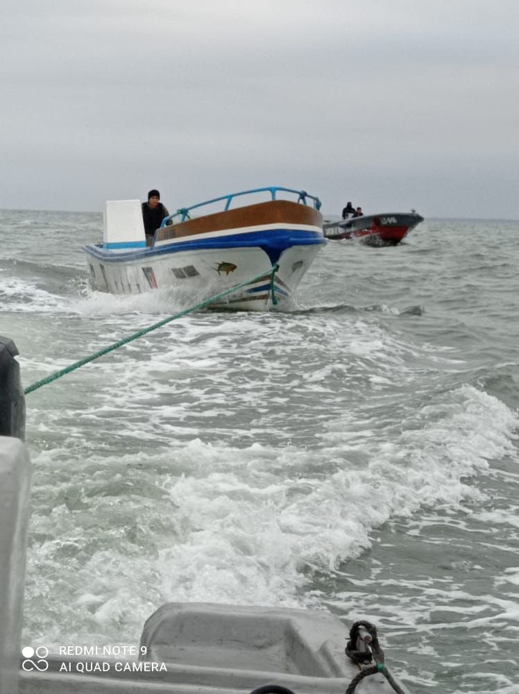 armada_ecuador's tweet photo. #ElOro | La Capitanía de Puerto Bolívar, recuperó 01 embarcación de nombre CARLOS YANDRY con matrícula B-06-08161 robada en la Península de Santa Elena.
Se aprehendió 01 embarcación de nombre LOCO III con matrícula B-03-1300 por tener motor sin troquelado ni serie. #UCSORO. https://t.co/703WnoVe8P
