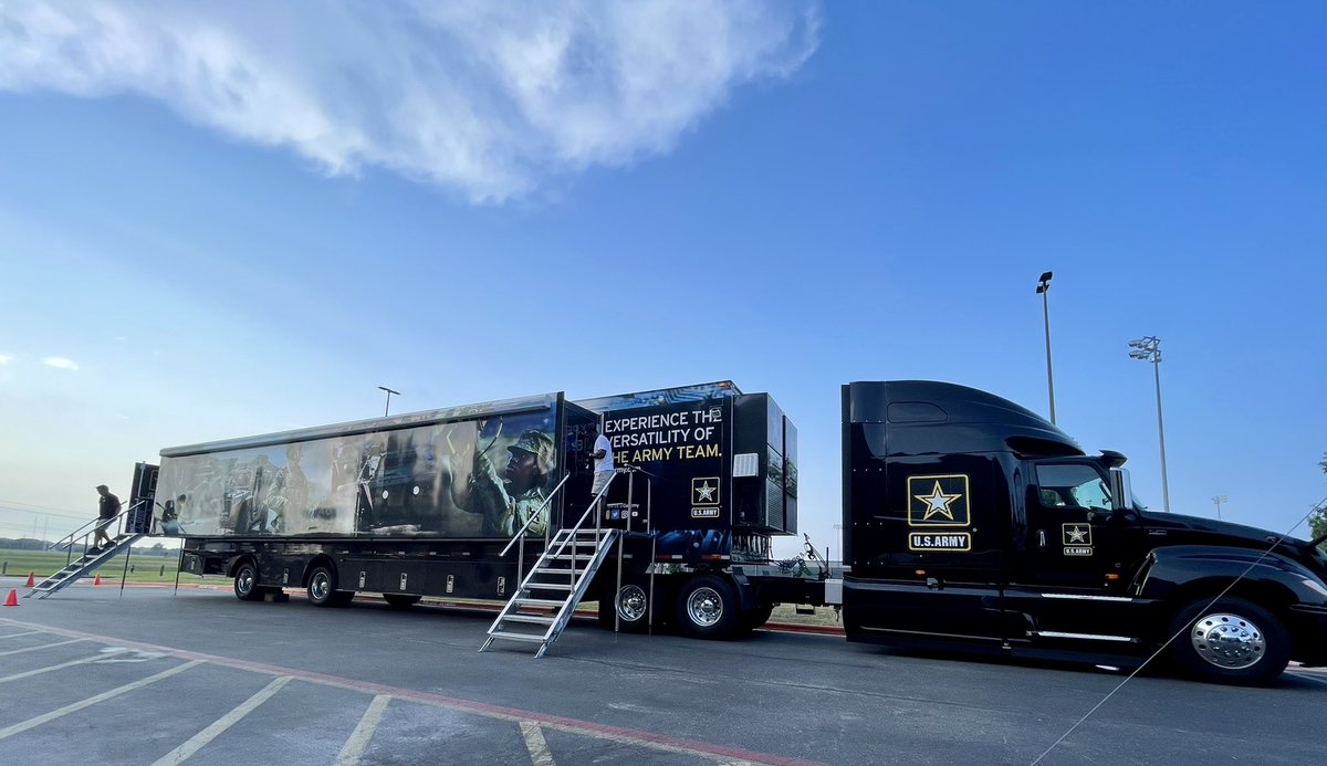 HawkNationCCC's tweet image. Special visit today at HHS! @GoArmy @goarmyroundrock @pfisd