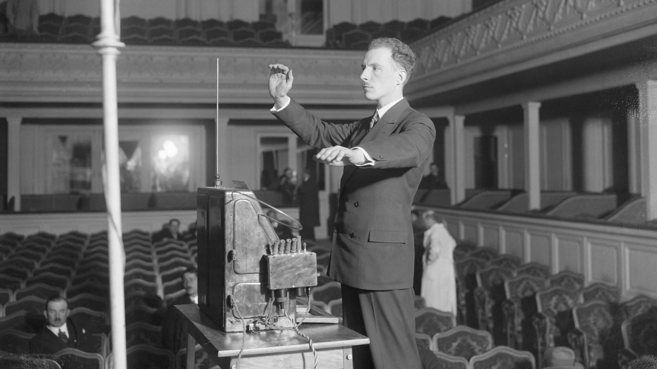 Moog Synthesizers on Twitter: "Born on this day in 1896, physicist and  inventor Leon Theremin has served as an inspiration to artists and  innovators for more than a century. His eponymous invention
