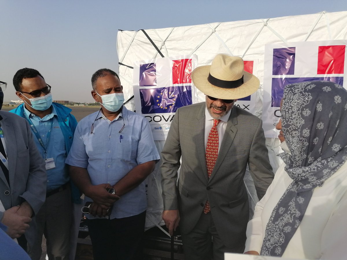 FranceauSoudan's tweet photo. Soutien à la lutte contre #Covid_19 au Soudan.
Dans le cadre du mecanisme #Covax, la France à remis aux autorités soudanaises 216 960 doses de vaccins #AstraZeneca
Avec
@whosudan
@UNICEFSudan
@FMOH_SUDAN https://t.co/qgdTEYR1UT