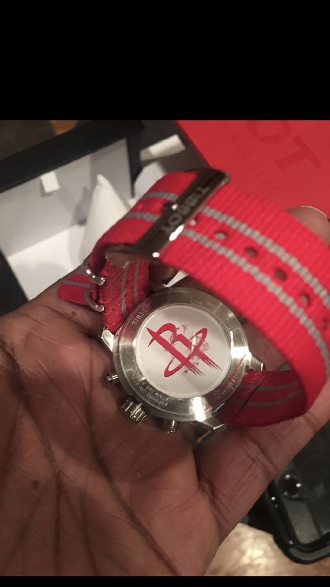 RaulCollins16's tweet photo. Flashback Friday shoutout to @HoustonRockets and @iMoochieNorris for Suprising me and one of my teams @bgcghouston #Holthouse and giving me tickets ๐ and a custom @TISSOT watch! @houstonpolice #OneSafeHouston #HPD #RelationalPolicing ๐๐พ๐ฏโ๏ธHappy Friday #2019! https://t.co/0WbyX33QWr