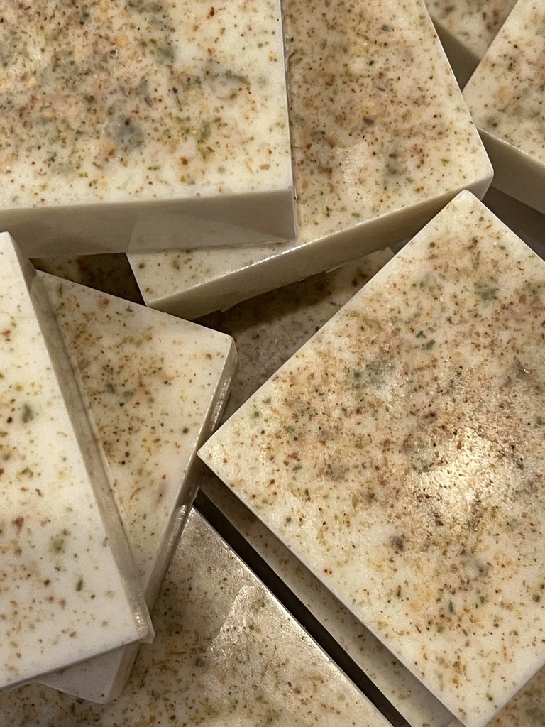kindsoapcompany's tweet photo. The Block Beer & Bacon Fat Soap in the making🍺🥓
https://t.co/maScRpUbZC
#kindsoapcompany #shopsmall #shopstl #stlouisgram #314together #soap #soapmaker #aromatherapy https://t.co/tDvnpFG6sH