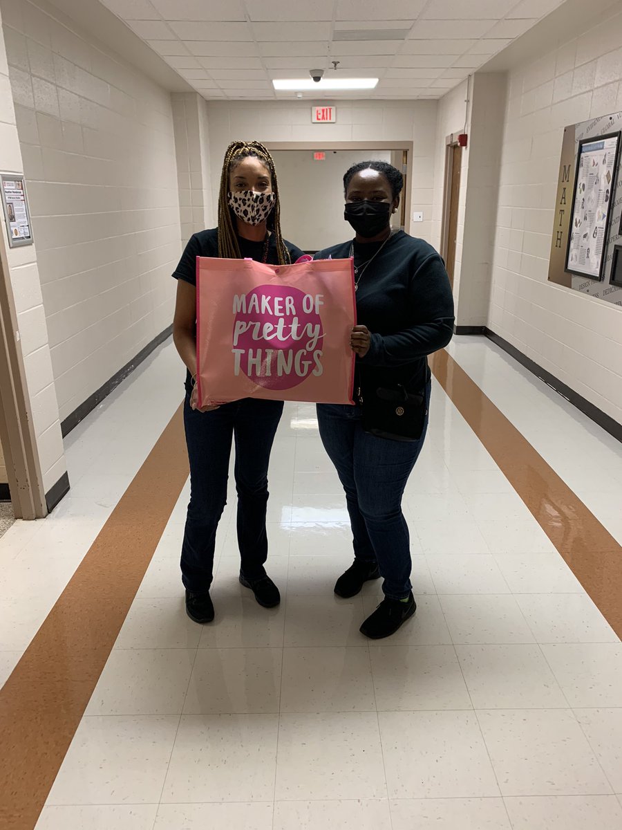 nccafbla's tweet image. We love when we can give back to our teachers who fiercely inspire us everyday! NCCA FBLA came together to donate supplies to a few teachers who mean a lot to us! ❤️ @georgiafbla @NCCA_Covington @CEO_NCCA #gafblaservicechallenge #ncssbethebest #myncca