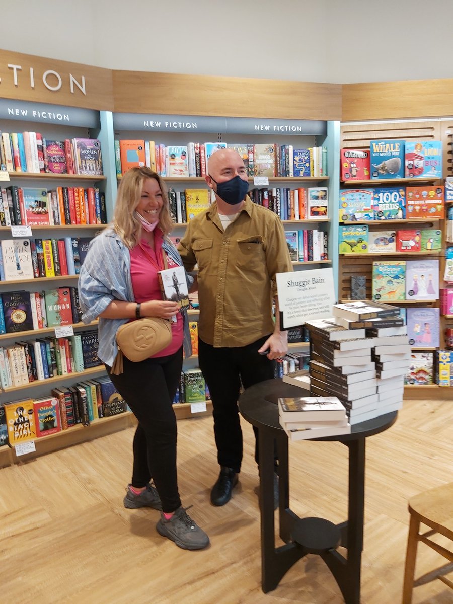 A very happy customer picks up her signed copy of 'Shuggie Bain' and grabs the chance to get a picture too. Great to have Douglas Stuart in his local shop - a Pollock boy! @Doug_D_Stuart #shuggiebain