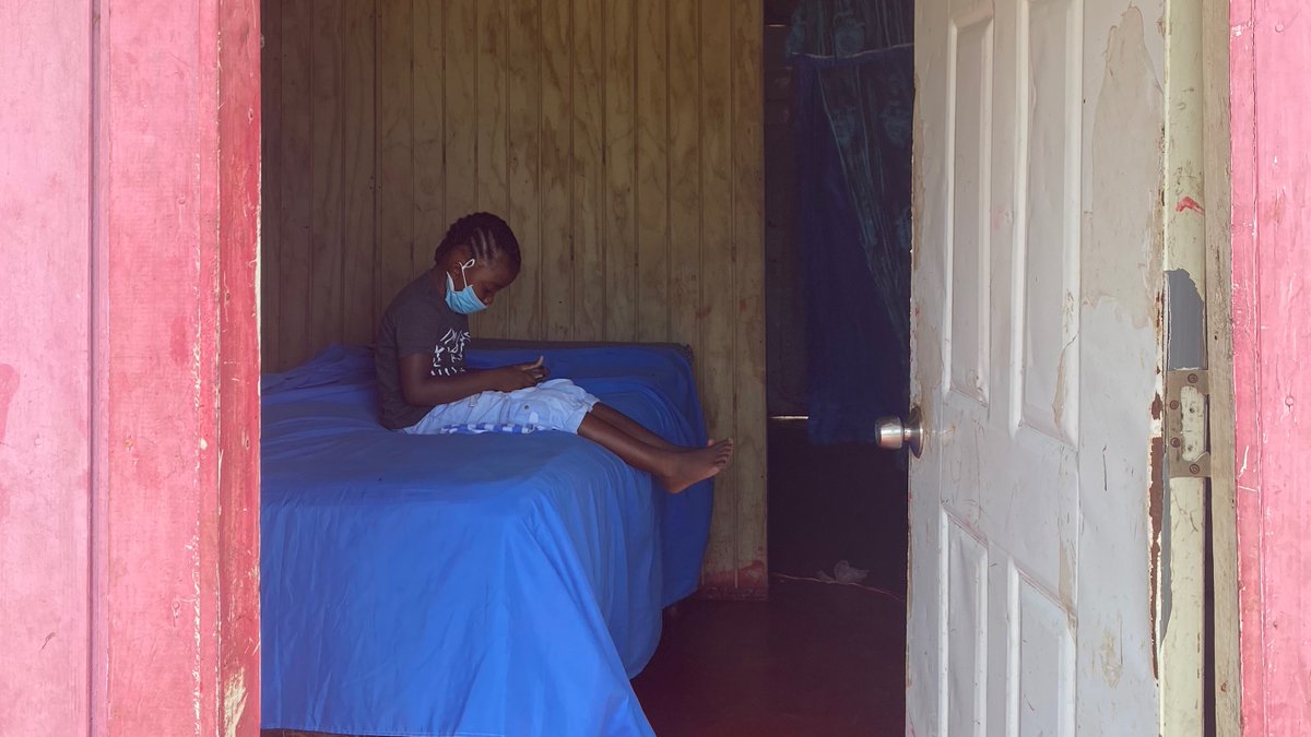 UNICEFJamaica's tweet image. As Jamaica prepares for back-to-school, Government must prioritize efforts to reach the 120,000 children  disengaged from education, to properly assess their situation and provide targeted support. 

🧵of 4 critical recommendations to prevent them being #LostToLearning: