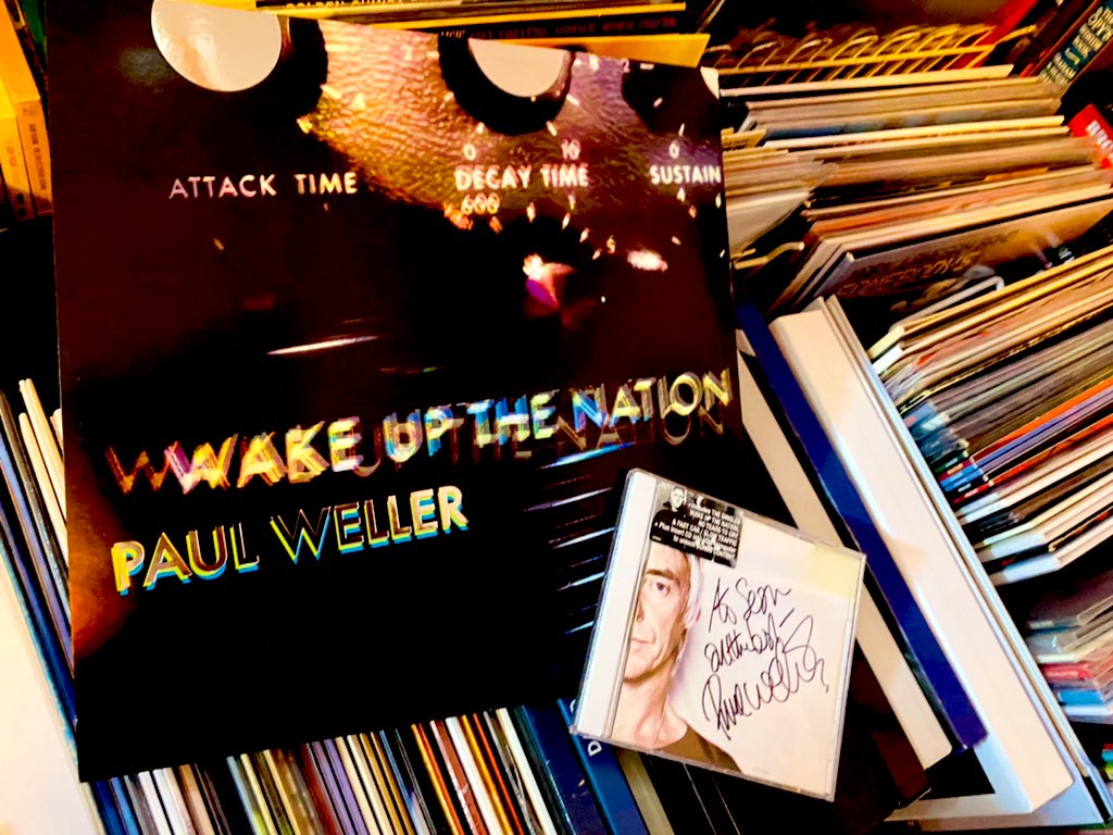 seanhannam's tweet photo. Got one of my favourite @paulwellerHQ albums on vinyl - it goes nicely with my signed CD copy. Can’t believe it’s 10 years old. #wakeupthenation #paulweller https://t.co/AR4jihVxmk