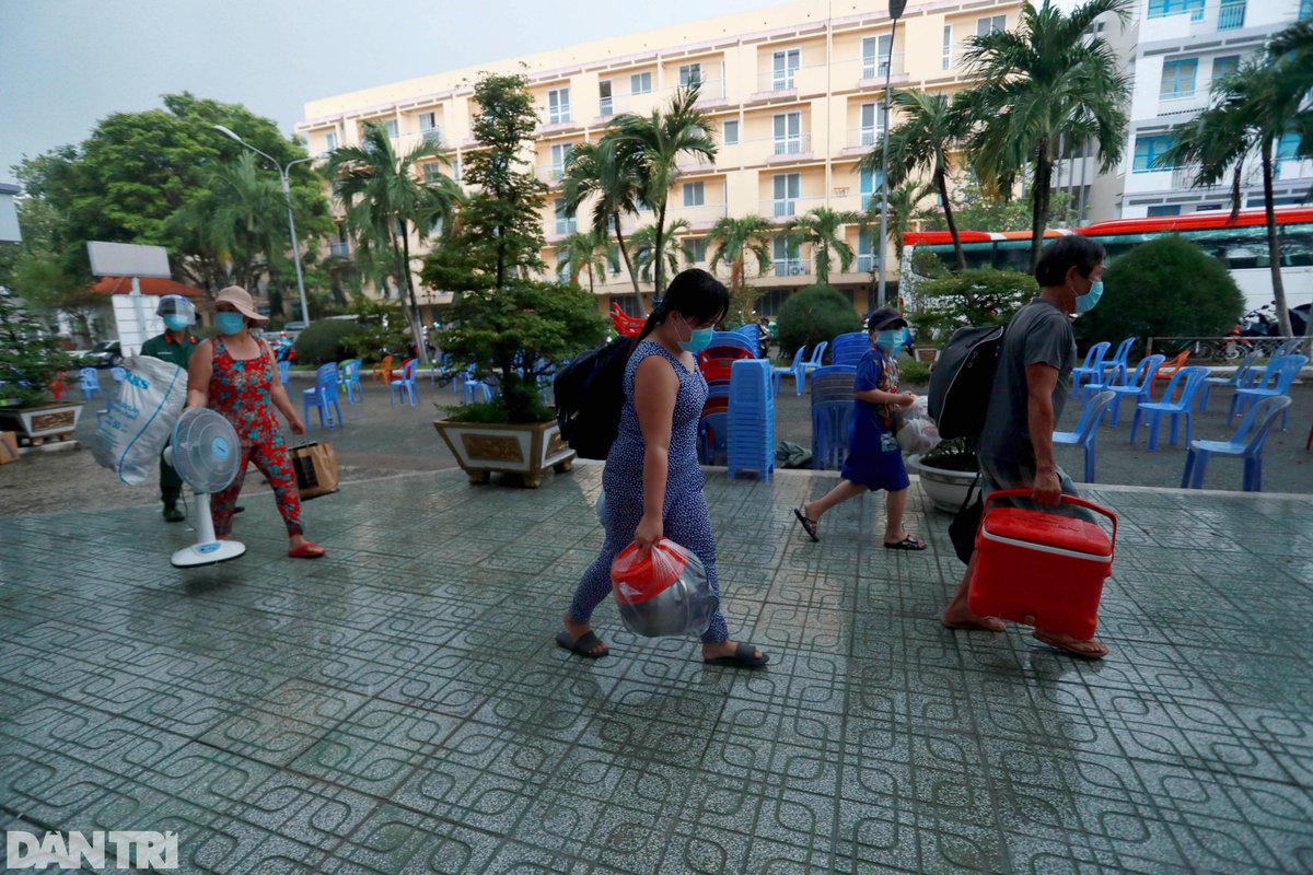 KimHoNguyen's tweet image. Bright policy:
People from poor neighborhood to stay at the hotel for free to avoid the epidemic (with food, medical care for free) #welfareissues
dantri.com.vn/xa-hoi/nguoi-d…