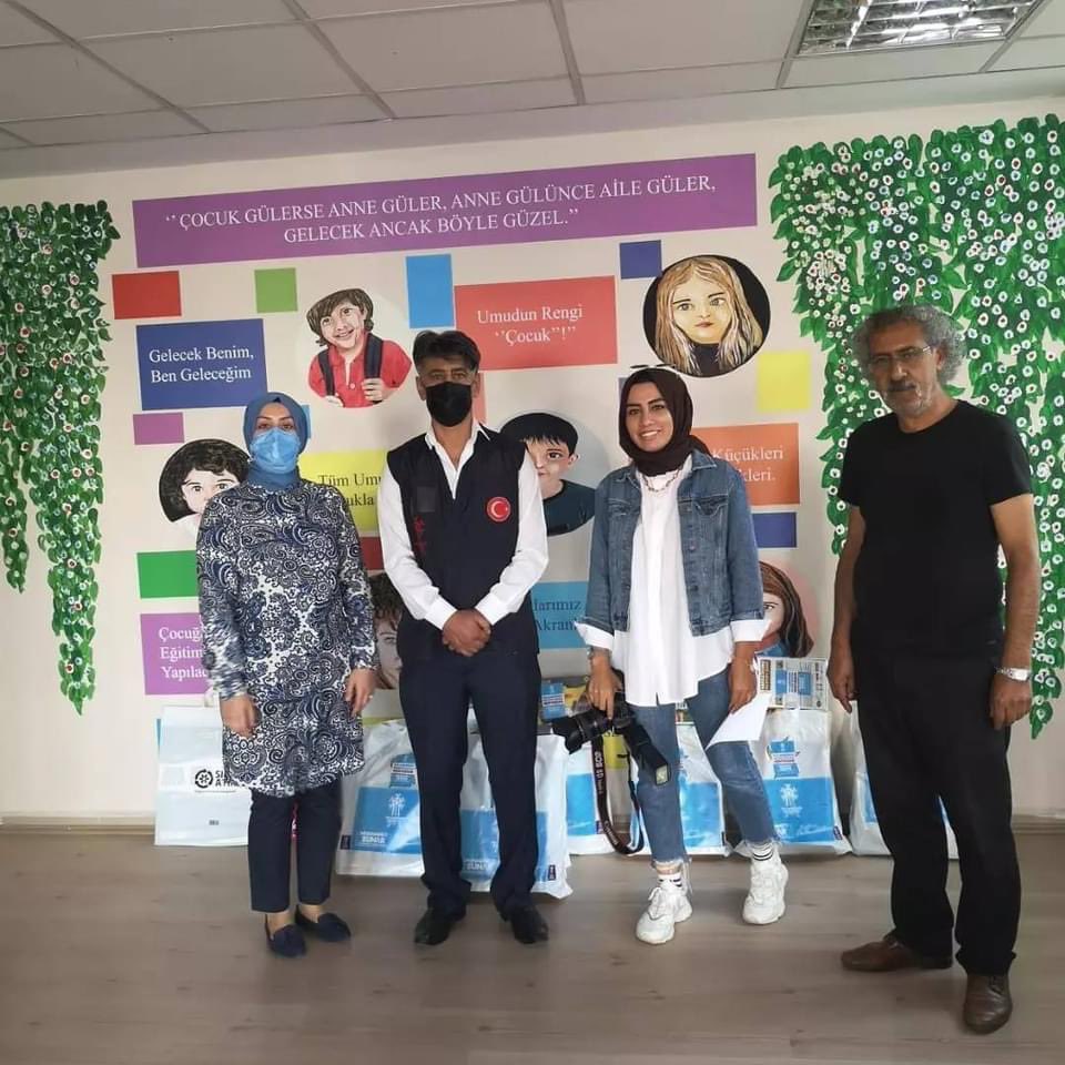 Palandöken Belediye Başkanı Muhammet Sunar,Çocuk Hakları  Komite odamıza oyuncak hediye etti. Sayın başkanımıza anlamlı desteleri için teşekkür ediyoruz.<a href="/CemilLBA/">Cemil İLBAŞ</a> <a href="/AvMuhammetSunar/">Muhammet SUNAR 🇹🇷</a>