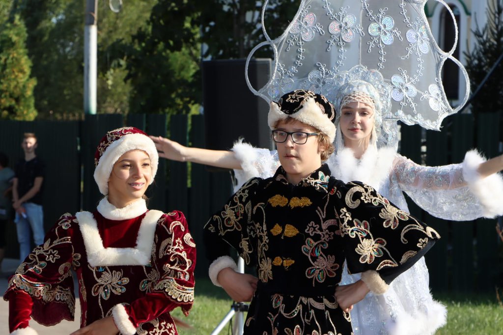 В Сквере имени А. Невского поселка Зубчаниновка состоялось праздничное мероприятие "Прощай, лето!", организованное <a href="/SamKCSON/">ГКУ СО КЦСОН Самарского округа</a> с участием министра социально-демографической и семейной политики СО Антимоновой М.Ю.
<a href="/minsoc_samara/">Минсоцдемографии Самарской области</a>