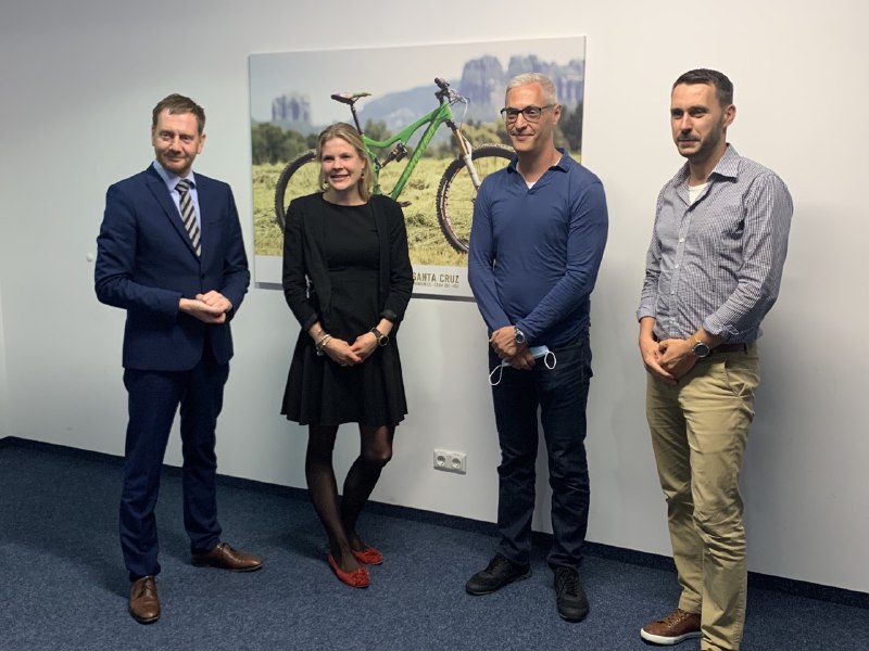 MPKretschmer's tweet photo. International erfolgreich mit Wurzeln in #Sachsen, das ist #Bike24. Das Unternehmen ist eng mit dem Freistaat verbunden, z.B. als einer der Hauptsponsoren des Erzgebirgs-Bike-Marathons. Auch der Freistaat stärkt den Radverkehr und erhöht das Ausbautempo bei Radwegen. (SK) https://t.co/LF1w1wAKuv