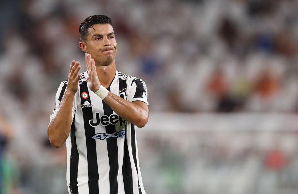 FootbalIhub's tweet photo. ✅ DEAL DONE: Cristiano Ronaldo's move to Manchester United is COMPLETE! Ronaldo has signed a two-year deal.  Juventus will receive £28m and will have a Medical in Manchester on Sunday. (Source: @FabrizioRomano) https://t.co/hWhdTaXS7p