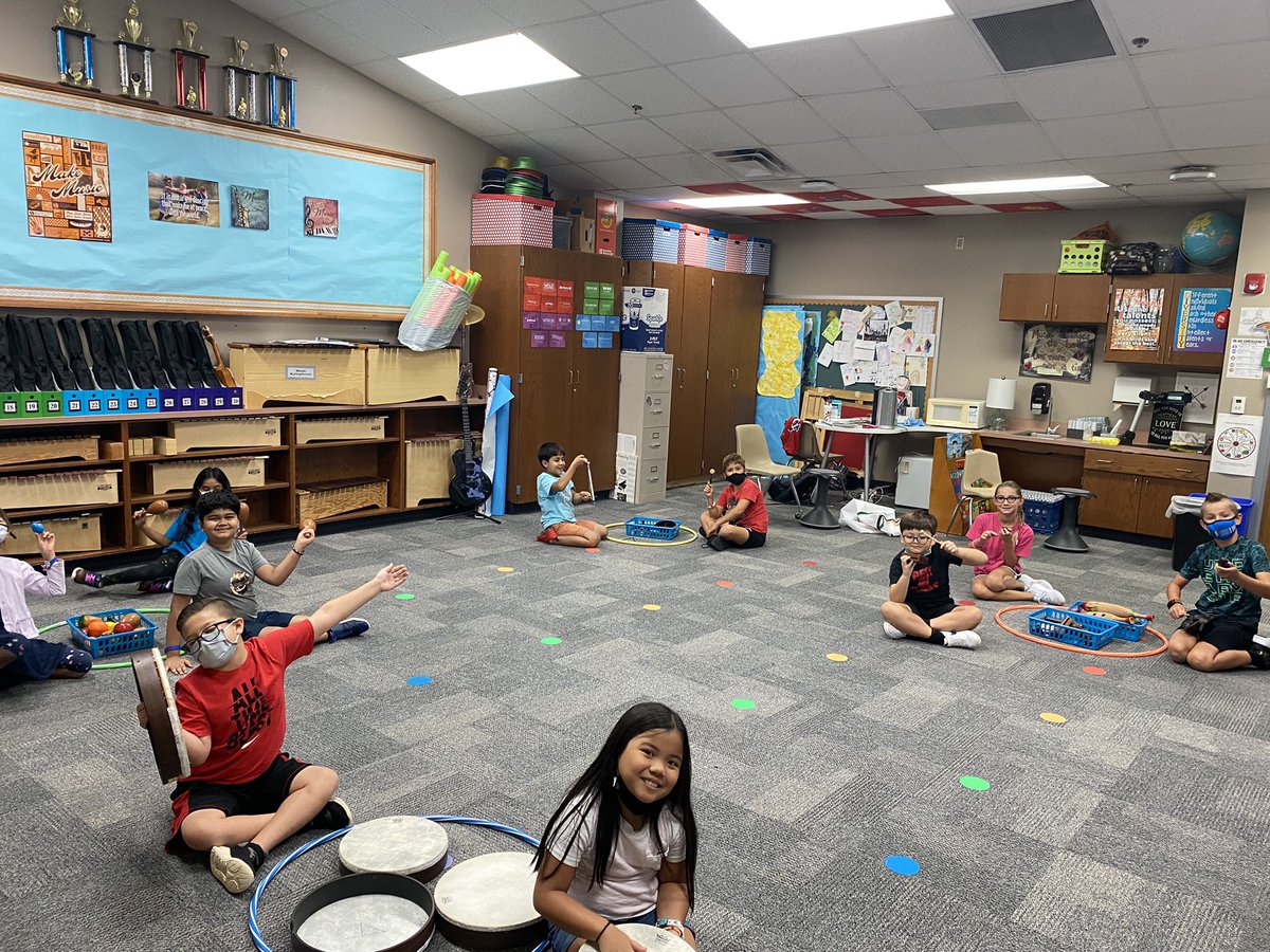 3D is excited for instrument time on Music Friday!! 😍😍 <a href="/CCEColts/">Cottonwood Creek</a> @Gullatts3DFlock <a href="/CoppellFineArts/">Coppell ISD Fine Arts</a> #funfriday