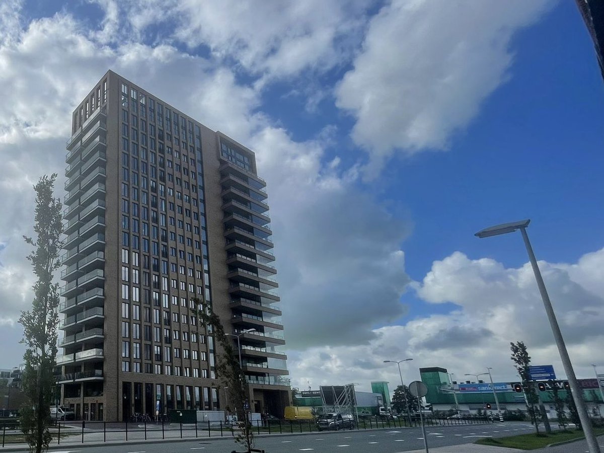 danielkoerhuis's tweet image. De Toren van Hoorn is een goed voorbeeld van het soort gebouwen wat kapitalisme voortbrengt: