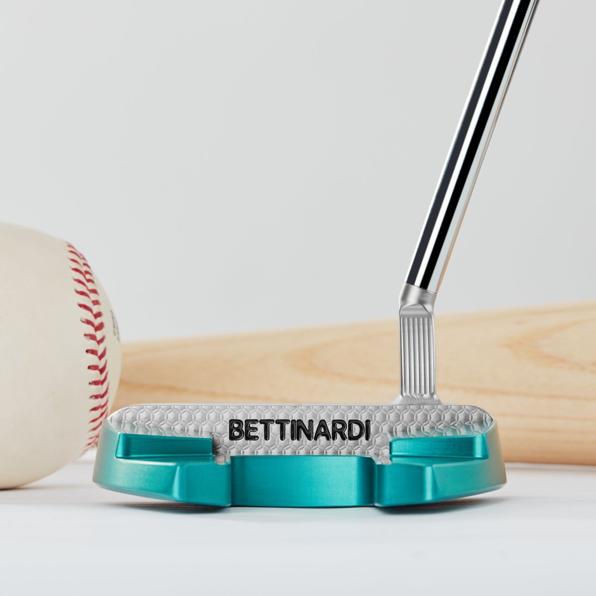 #POTW One of SRB’s favorite baseball players of all time, Ken Griffey Jr. aka ’The Kid’. Designed exclusively for the Hall of Famer, Ken Griffey is gaming this custom Inovai 6.0 ‘Swingman’ and has been a birdie machine since putting it in play #Bettinardi #golf #mlb #kengriffeyjr